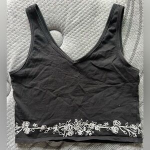 Black Cropped Tank Top with White Rose Hem Design Women’s Small